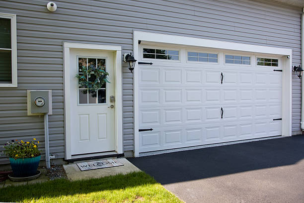 24/7 Emergency Garage Door Panel Replacement experts in Pleasanton, KS